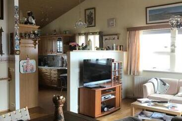 هتل Eiði Farmhouse