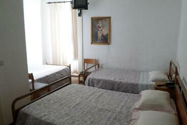 Пансион Rustico & Singelo Hotelaria E Restauração, Lda