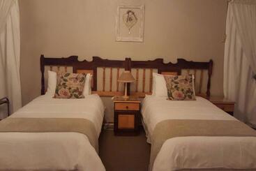 בית מלון כפרי Loch Maree Guest Farm & Field Camp