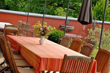 پانسیون Weingut Tauss