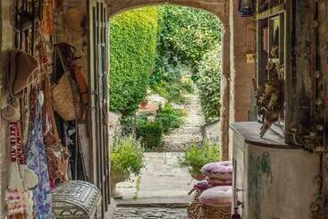 Pytts House Boutique Bed & Breakfast