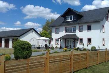 ベッドアンドブレックファースト Pension Kölzer