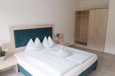 Отель Weinreichhof