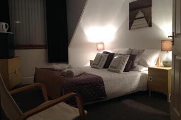 פנסיון Abbey Guest House