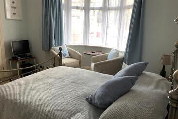 بنسيون Burlington House Guest House