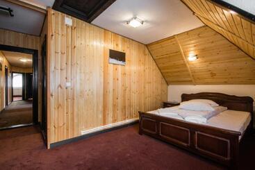 膳宿费 Casa Obcina Bucovinei