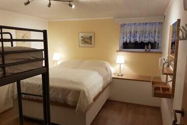 تختخواب و صبحانه Holiday Guesthouse