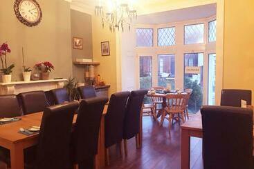 פנסיון Esk Vale Guest House