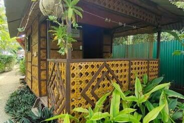 הוסטל Adrianas Place Backpackers Panglao