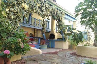 مبيت وإفطار Chez Gillou