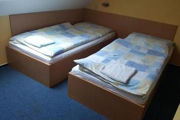 تختخواب و صبحانه Lehár Panzió