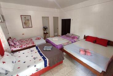 تختخواب و صبحانه Riverside At Aninuan Accommodation And Food