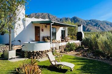 호텔 360on62 Farm Cottages