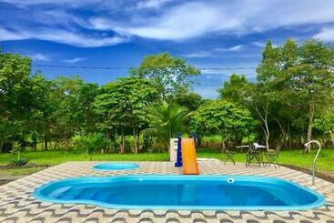 پانسیون Chalé Quintal Amazon