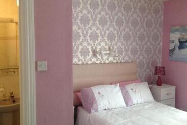 بنسيون Sheehans On Main Street