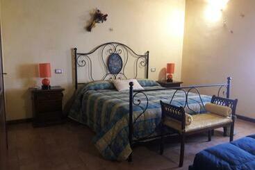 Пансион Affittacamere Da Laura Silvi