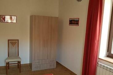 تختخواب و صبحانه Sotto Il Castello