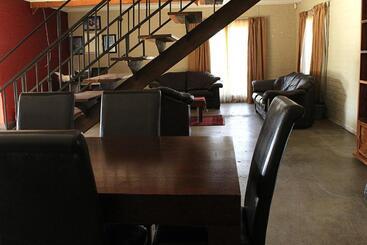 بنسيون African Adventures Accommodation