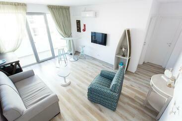 پانسیون The Shore House