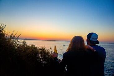 هاستل Buddha Bee 18 To 35 Years Only