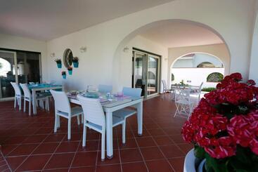 פנסיון L Ippocampo Guest House