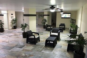 Del Real Hotel & Suites