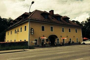 هاستل Gasthof Schlosswirt