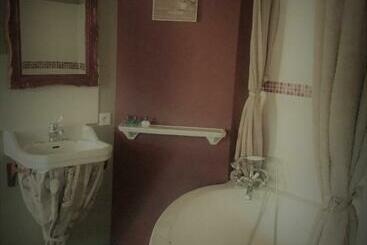 Bed and Breakfast Maison D Hôtes At Home