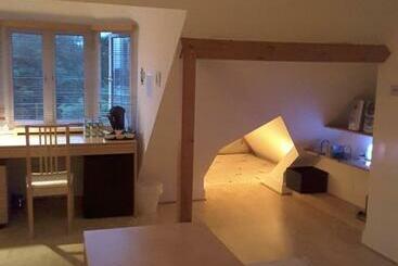 تختخواب و صبحانه Osterley Studio Room