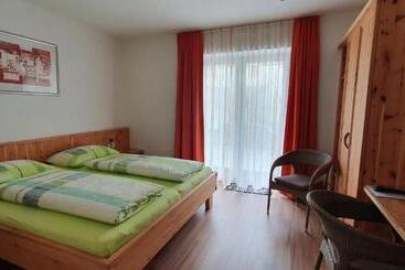 بنسيون B&b Haus Grüner