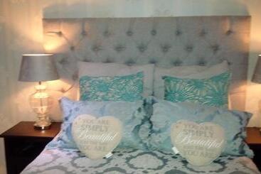 פנסיון Dinaledi House