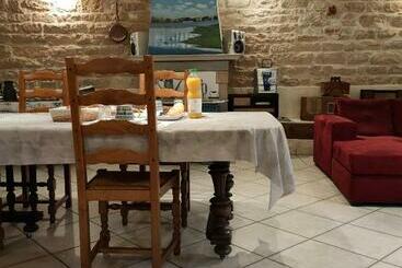 تختخواب و صبحانه La Ferme Du Grand Faubourg