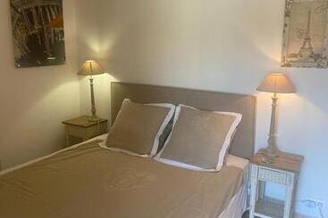 تختخواب و صبحانه Lone Star House