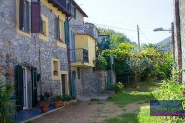 تختخواب و صبحانه Verdemare E Verdementa