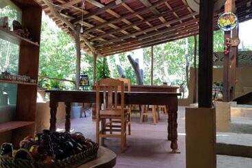 هتل El Eden Bungalows