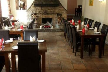 هتل The Poachers Inn