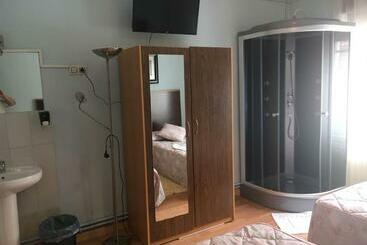 پانسیون Hostal Goias