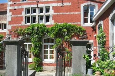 ベッドアンドブレックファースト Chambre D Hôtes Les Augustins   Parking Sécurisé   Borne De Recharge