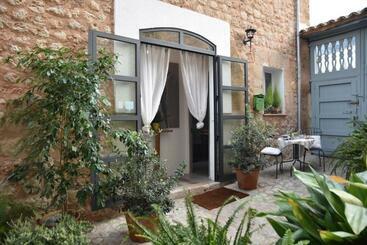 تختخواب و صبحانه Ecocirer Guest House