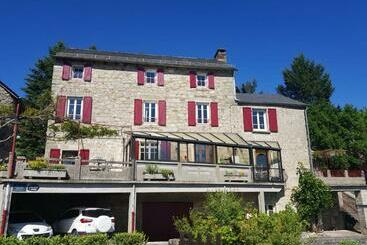 住宿加早餐  Maison D Hôtes La Pierre Pointue