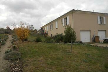 ベッドアンドブレックファースト Maison La Croix Chambre Chez L Habitant