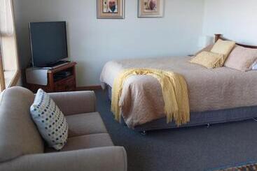 Rarangi Seaview On The Beach B&b