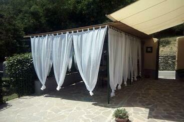 تختخواب و صبحانه Borgo Della Rocca