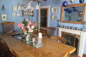 مبيت وإفطار Clayton Wickham Farmhouse