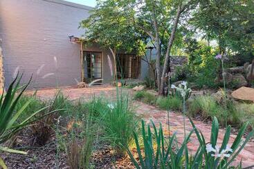 مبيت وإفطار Eloff Guest House And Gallery