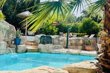 هتل The Red Farm Relais & Spa