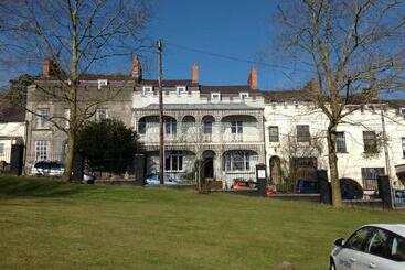 膳宿费 8a Spring Gardens