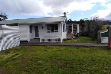 پانسیون Charmae Guest House