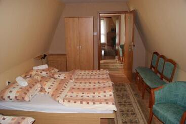 膳宿费 Penzión Koruna