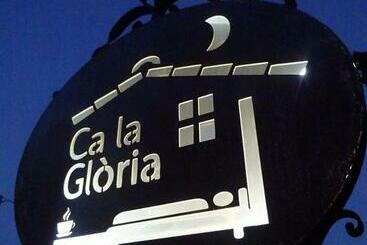 تختخواب و صبحانه Ca La Gloria